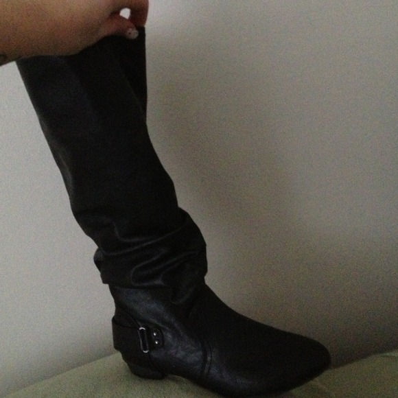 Faux leather boots worn twice - Picture 3 of 3