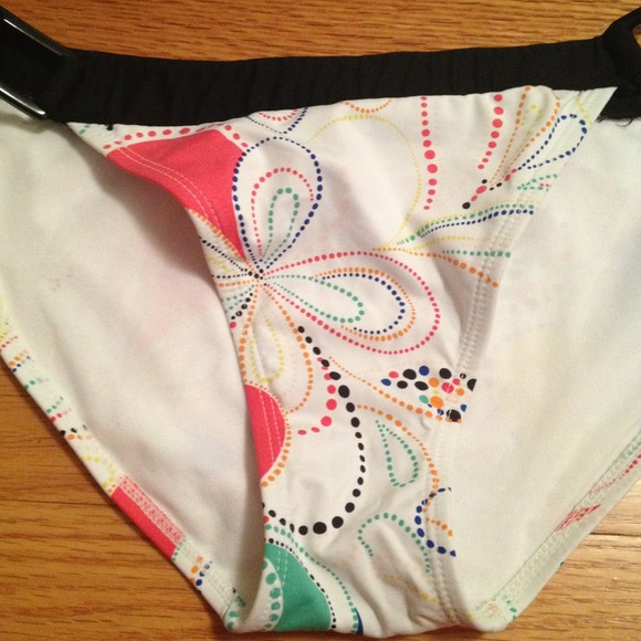 Cute multi colored bikini - Picture 2 of 4