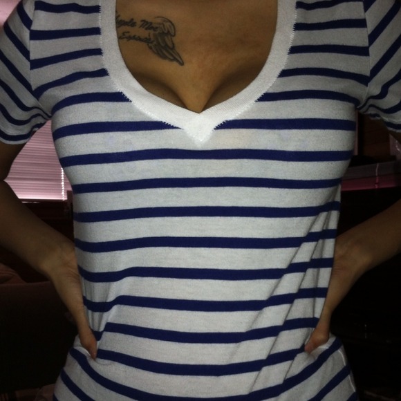 Victoria secret pink v neck !!! Sold in bundle