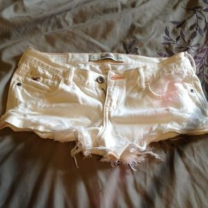 RESERVED for maicherrypie✨White Hollister Shorts