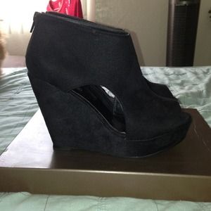 Very light black wedge