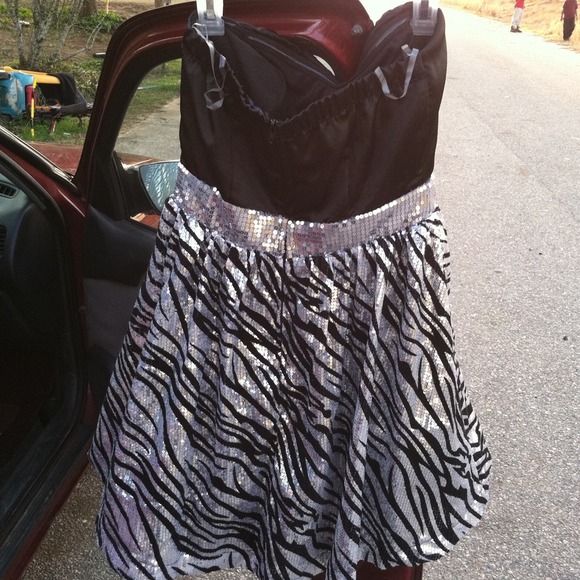 Prom dress. Reduce price!!!!!!!! - Picture 2 of 2