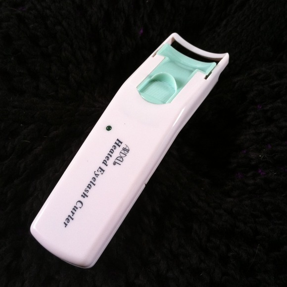 Eyelash curler
