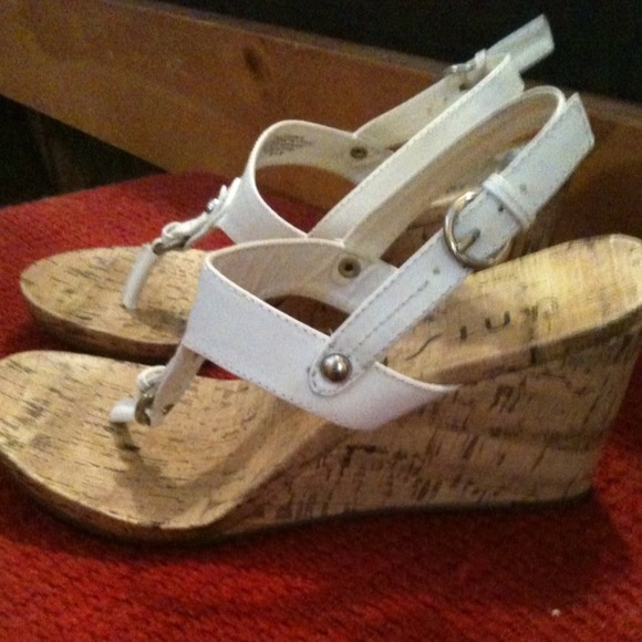 REDUCED! White sandal wedge