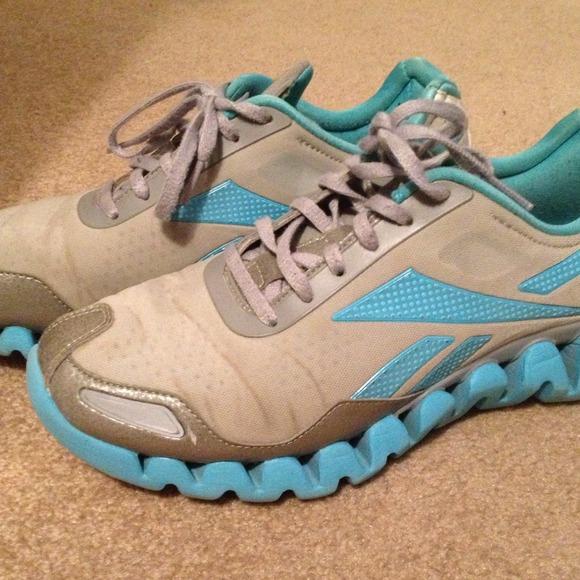 Womens's size 9 Reebok Zig
