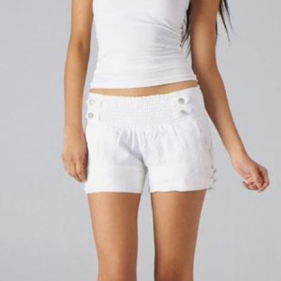 ***SOLD***White Linen Shorts - Picture 1 of 1