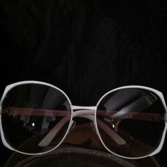 Gucci Sunglasses - Picture 3 of 3