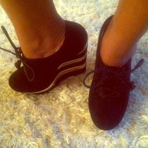 Brand New Black & Gold Shoe Wedges