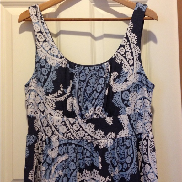 🔴SOLD🔴Sleeveless blue and white dress - Picture 2 of 2