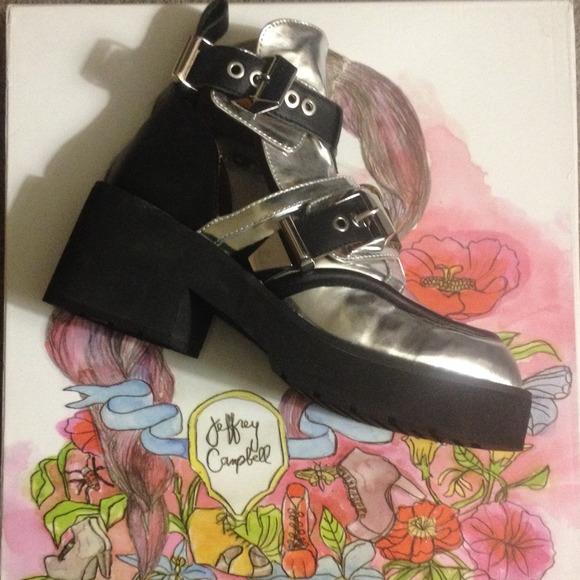 Jeffrey Campbell Coltrane boot in silver - Picture 2 of 2