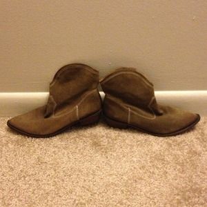 ON HOLD! 🎉 REDUCED🎉 Cute, size 6, boots.