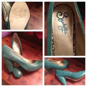 ✨REDUCED✨Seychelles Teal Pumps