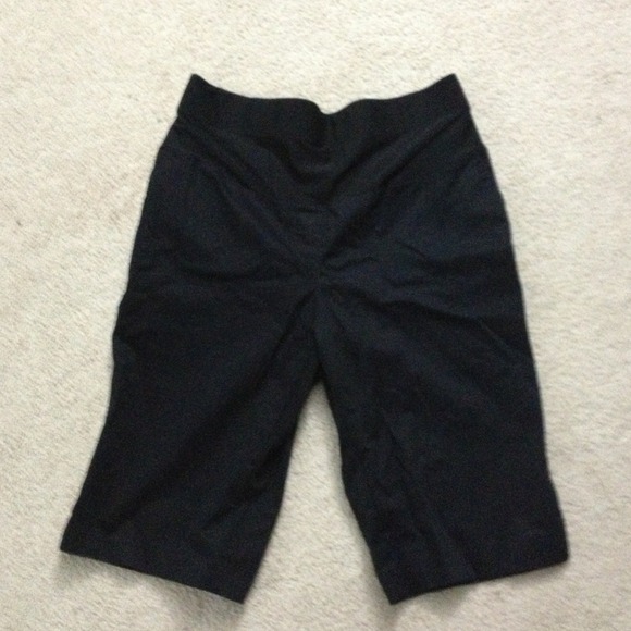 ✳Reduced✳DUO MATERNITY size M black capris.