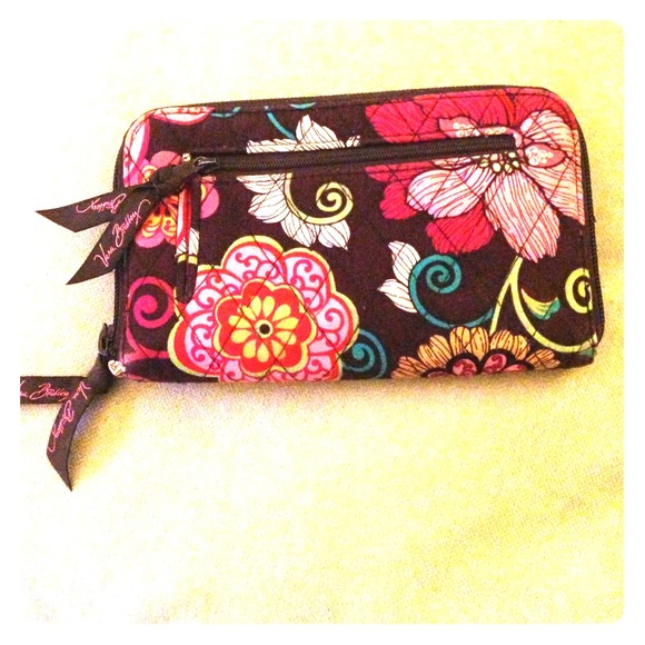 ------TRADED-----Vera Bradley Wallet