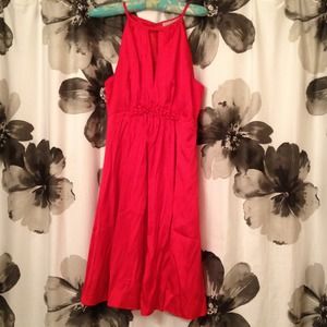 💥SALE💥 Low-Cut Red Dress with Button Up Back