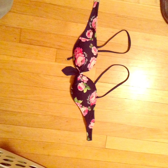 Gilly Hicks bandeau!!!