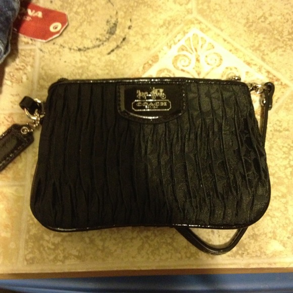 ⭐Reserved⭐Coach wristlet