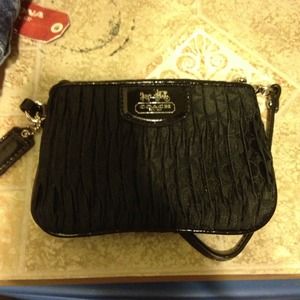 ⭐Reserved⭐Coach wristlet