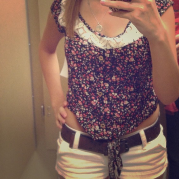 Cute flower shirt❤👚 - Picture 1 of 1