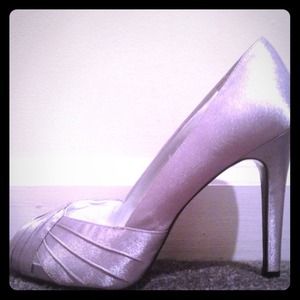 Reserved for @innababina Nina satin peep toes heel