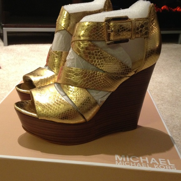 Michael Kors Axton Platform Wedge Sandal!! - Picture 2 of 3