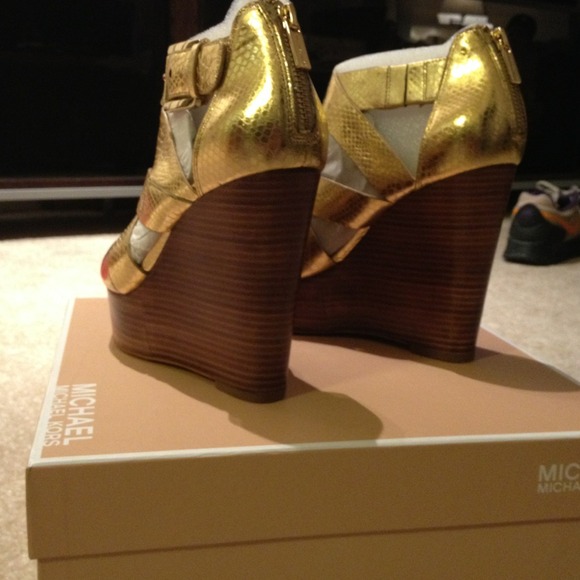 Michael Kors Axton Platform Wedge Sandal!! - Picture 3 of 3