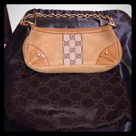 Gucci Handbags - Authentic Gucci Handbag w/purse duster. 💥PRICE⬇💥
