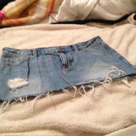 📌Sold📌Size 8 VS jean skirt