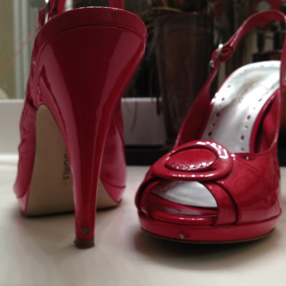 ๐ซRed BCBGirls heels w peep toe opening;sz 7.5๐ซ - Picture 3 of 3
