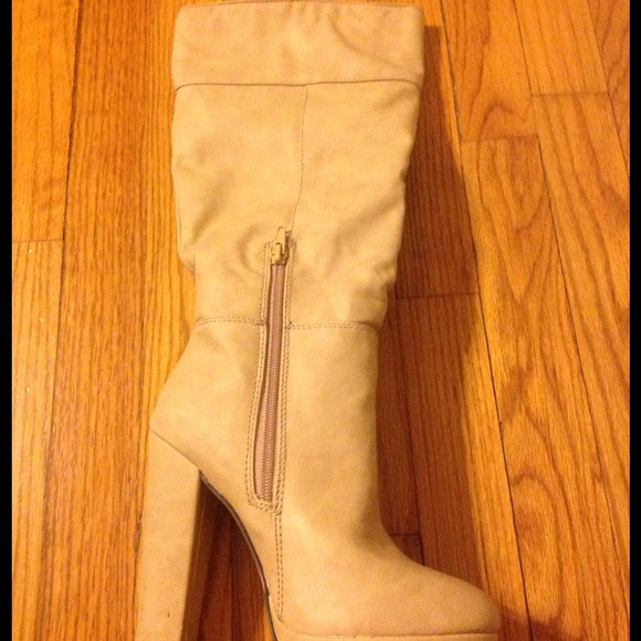 Never worn camel boots size 7 1/2 - Picture 1 of 1
