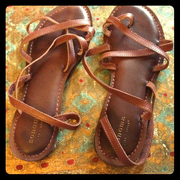 ⭐SOLD⭐Strappy Flats❤