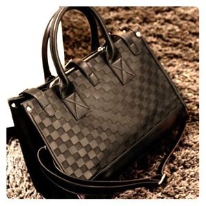 **Reserved for @loriannmullen**102Black Tote