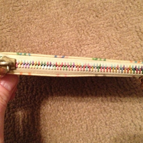 Dooney and Bourke wristlet - Picture 3 of 3