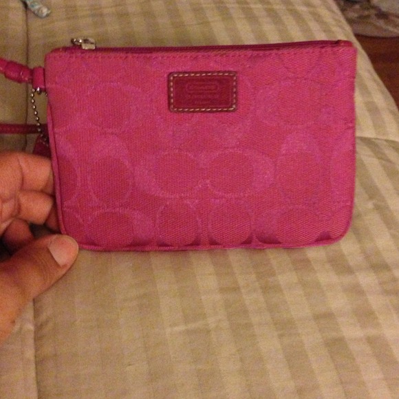 🌟 SOLD 🌟Authentic coach wristlet