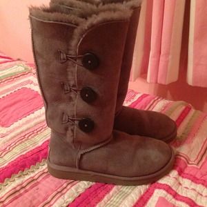Gently loved Authentic Ugg Bailey triplet  boots