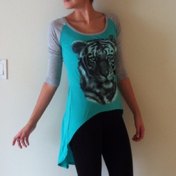 High low tiger top - Picture 1 of 1