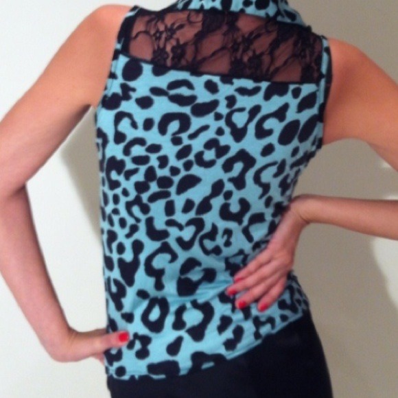 Cool blue/black leopard top - Picture 2 of 2