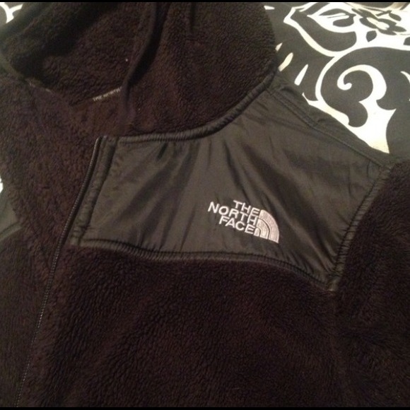 Black women's north face!