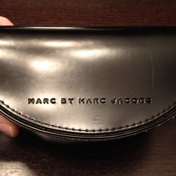 *SOLD* Marc by Marc Jacobs brown sunglasses - Picture 2 of 3