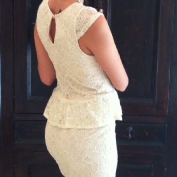 Lace white dress - Picture 2 of 2