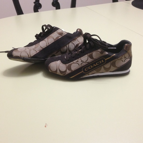 ❌Sold❌NWOB Coach Hilary brown sneakers. - Picture 2 of 3