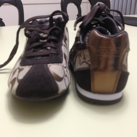❌Sold❌NWOB Coach Hilary brown sneakers. - Picture 3 of 3