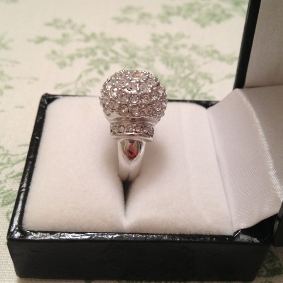 Ring - Picture 3 of 4