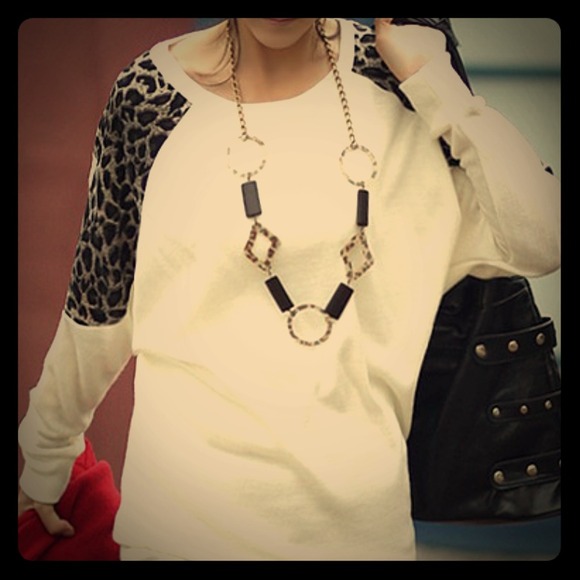 STEAL OF THE DAY -  Leopard Grain Plain Tee