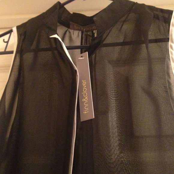 ❌BUNDLED❌Black chiffon tank with white trim 😍😍 - Picture 3 of 4