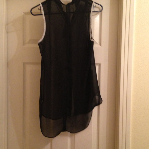 ❌BUNDLED❌Black chiffon tank with white trim 😍😍 - Picture 4 of 4
