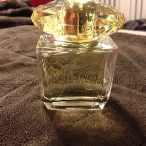 Versace Yellow Diamond 1.0 fl oz smells great💕🎀