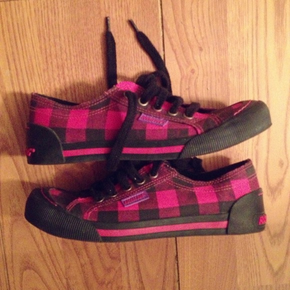 Pink & black plaid shoes! - Picture 3 of 3