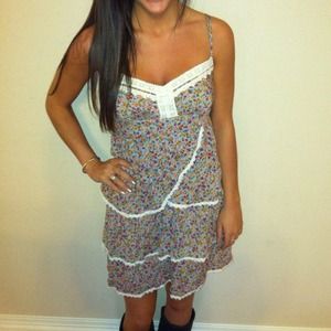 Used! Floral tiered dress.