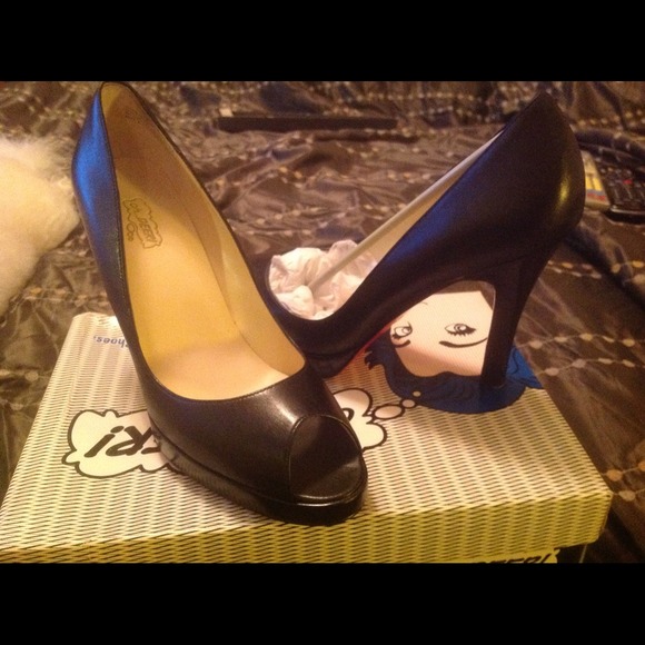 Black Peep toe Pumps - Picture 2 of 2